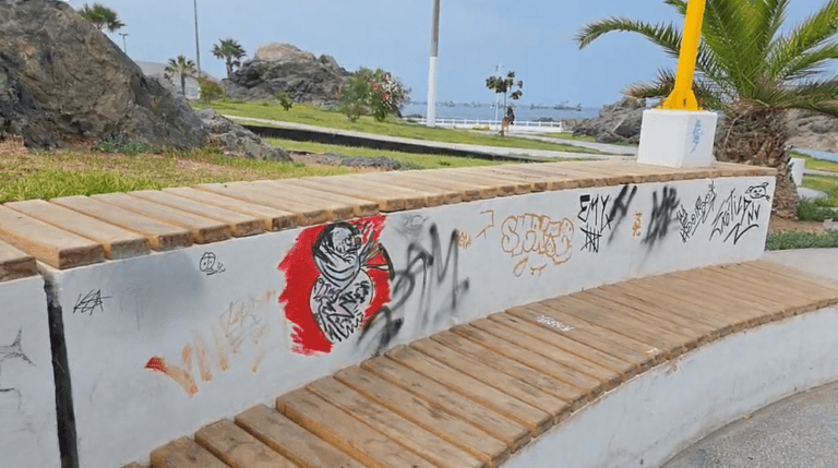 Ilo: Grafitis, basura y vandalismo deterioran el malecón costero
