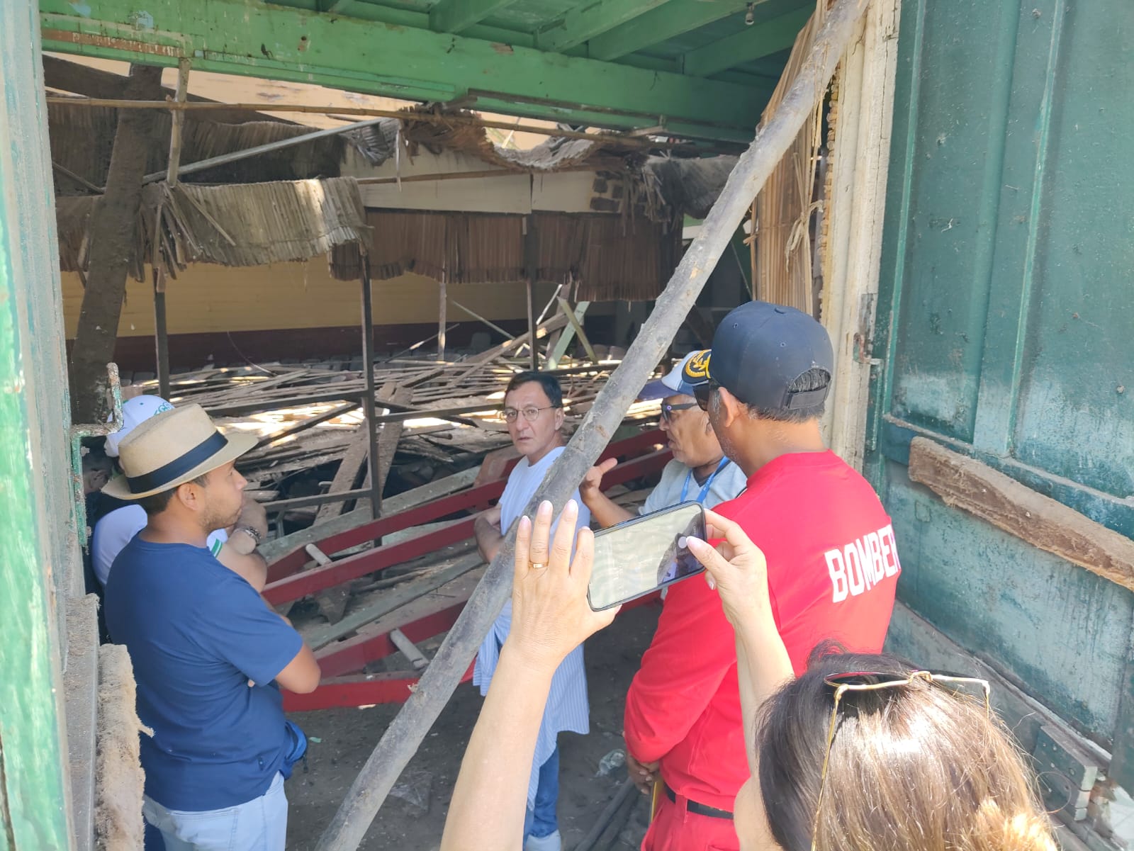 Inspeccionan instalaciones del ex cine teatro para evaluar posible restauración 3 Inspeccion tecncia UCSM ex cine teatro Mollendo bomberos 05012026 3 La Prensa Regional