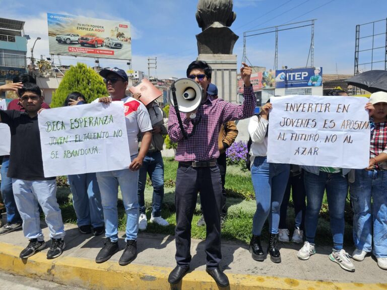 Trinquetes Políticos: Beca Esperanza Joven