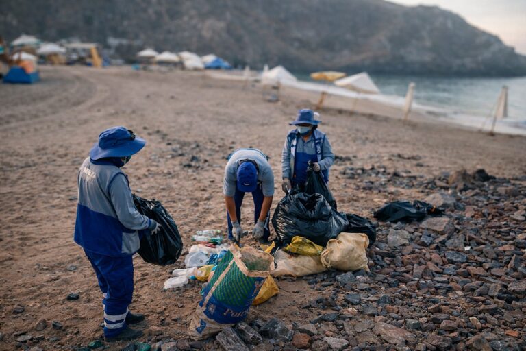 Islay-Matarani: realizan limpieza ambiental en caleta Quebrada Honda
