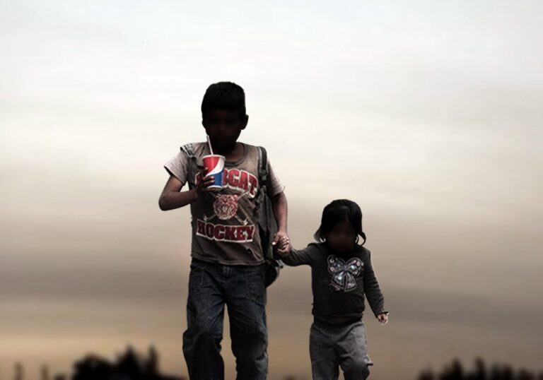 Dictan medidas por presunto abandono de dos niños por parte de su madre 