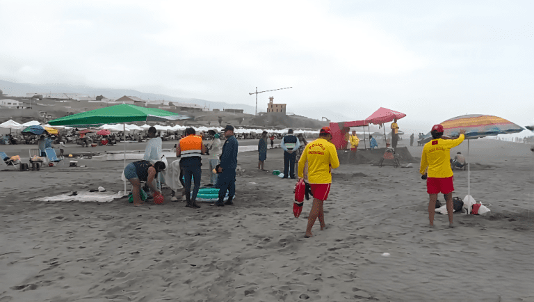 Operativo alerta riesgos en playas de Mollendo tras retiro del mar  
