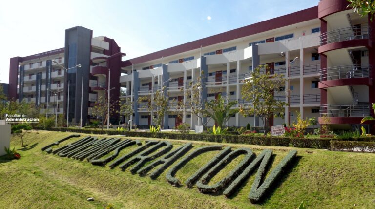 Estudiante fallece tras caer de cuarto piso de la Facultad de Administración de la UNSA