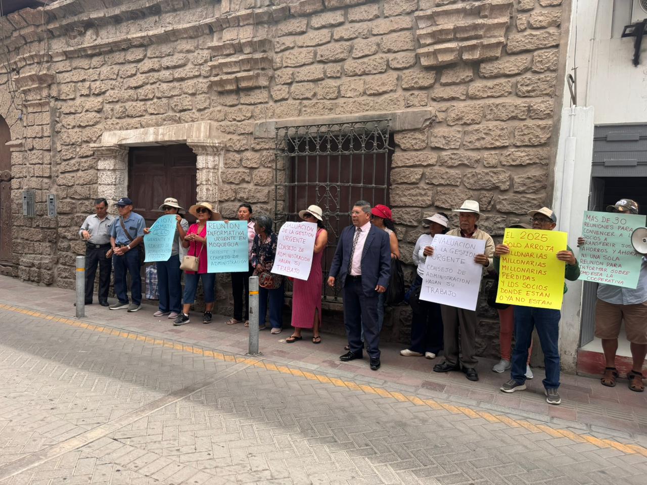 Trinquetes Políticos: Otra pincelada trinquetera 1 Planton en Cooperativa Santa Catalina Moquegua 21012026 14 La Prensa Regional