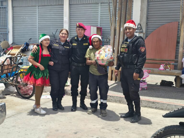 Radio Patrulla Ilo: cuando el uniforme también abriga en Navidad