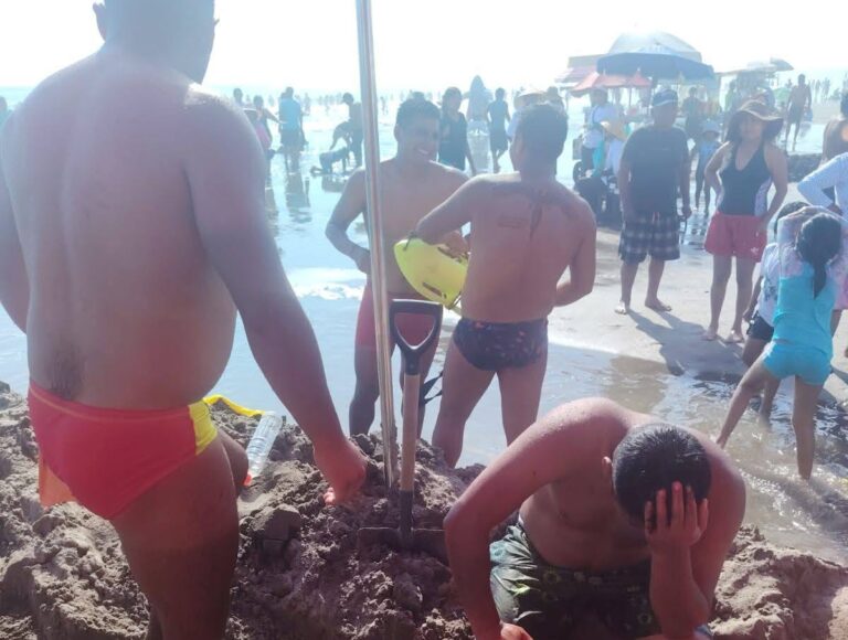 Dos personas salvan de morir ahogadas en playas de Mollendo 