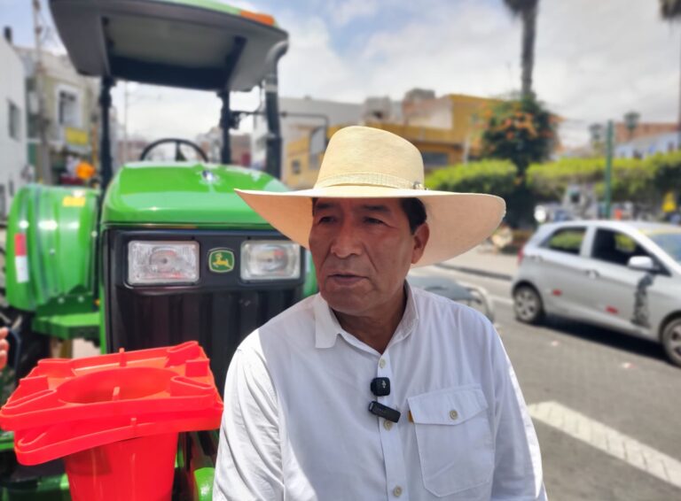 Municipio adquiere tractor para limpieza de playas de Mollendo