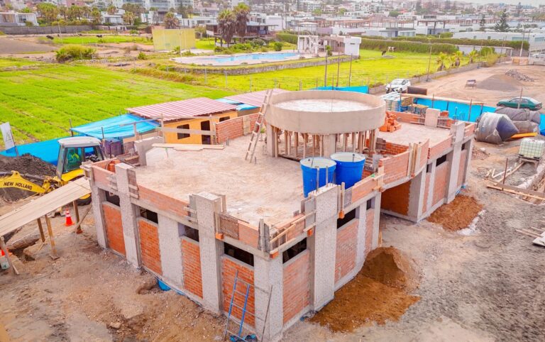 Mejía: avanza construcción de servicios higiénicos en playa Las Gaviotas