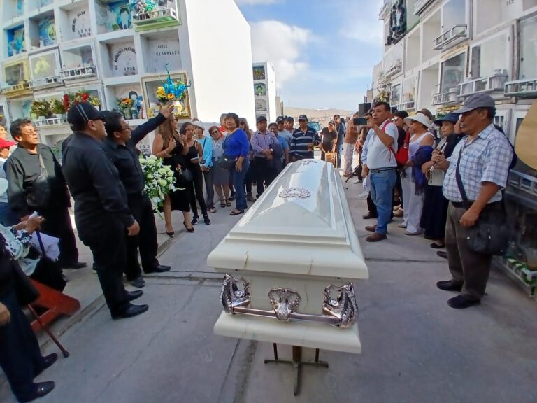 Entre oraciones y abrazos, Ilo dio el último adiós a don Pedro Alarcón Quispe