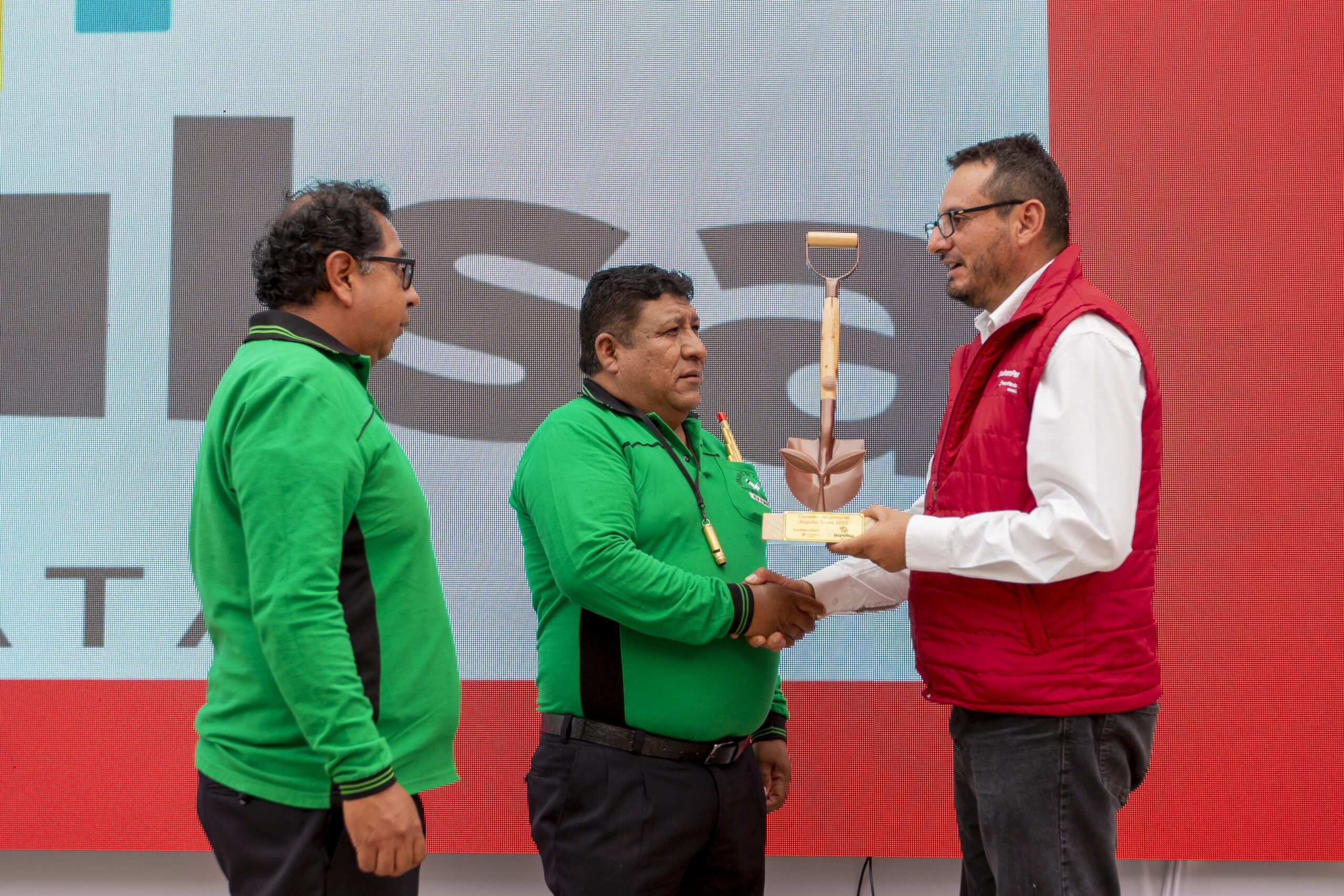 Southern Perú y el Comité Comunitario de Torata reconocieron a 19 iniciativas ganadoras del fondo concursable Impulsa Torata 1 Southern Peru y Comite Comunitario de Torata reconocimiento Impulsa Torata 26012026 2 scaled La Prensa Regional