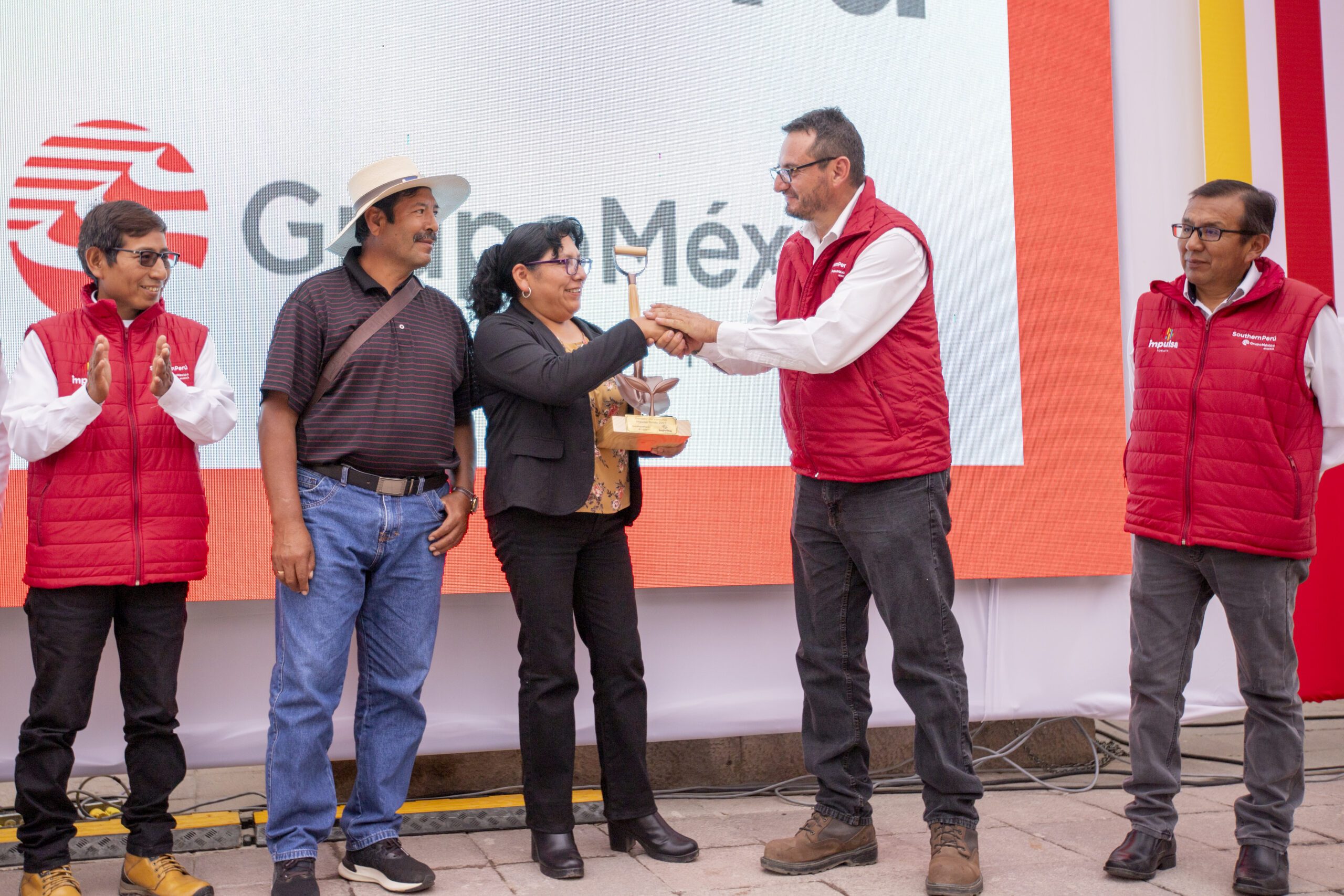 Southern Perú y el Comité Comunitario de Torata reconocieron a 19 iniciativas ganadoras del fondo concursable Impulsa Torata 3 Southern Peru y Comite Comunitario de Torata reconocimiento Impulsa Torata 26012026 4 scaled La Prensa Regional