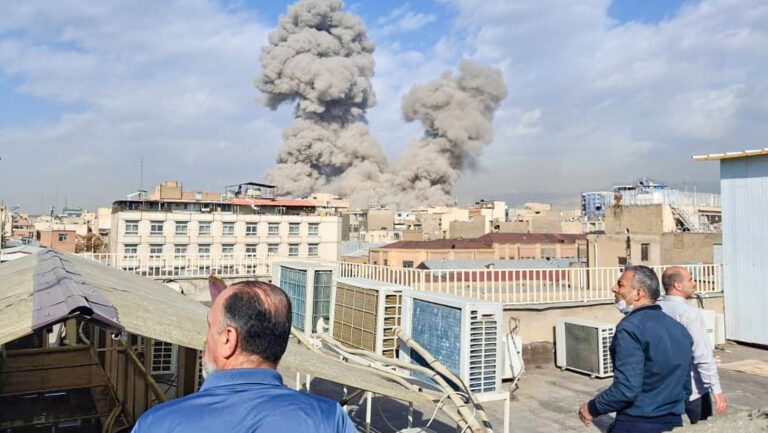 Estados Unidos e Israel lanzan ataques contra Irán