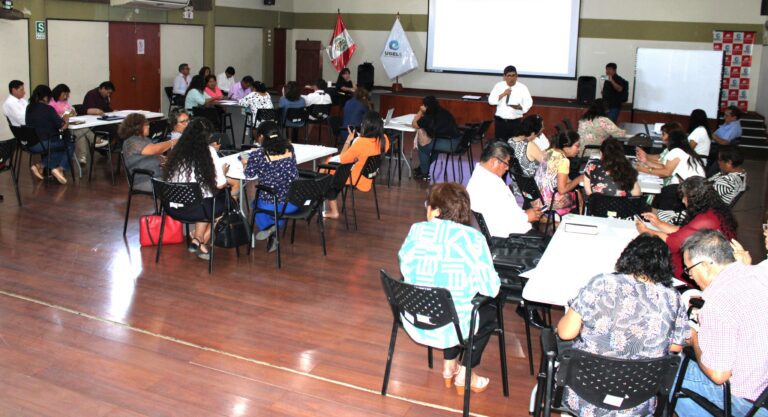 UGEL Ilo capacita a directores para fortalecer gestión escolar