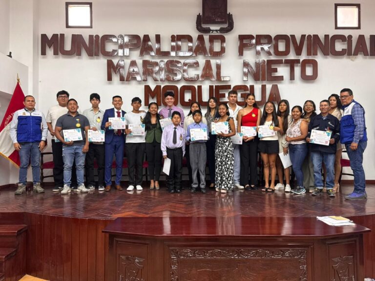 Distinguen a 14 atletas moqueguanos por logros en torneos nacionales