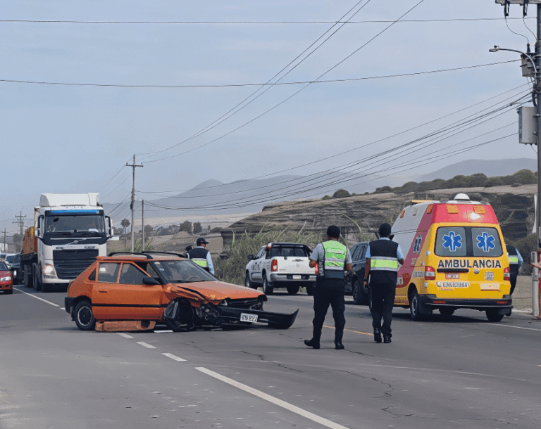 Dos heridos en choque vehicular a la altura de Costa Palmeras