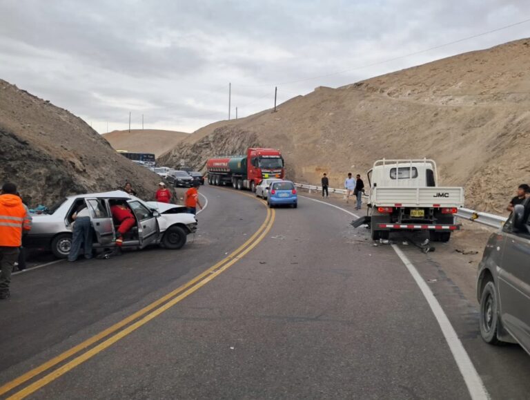 Quebrada de Guerreros: accidente vehicular deja heridos en carretera