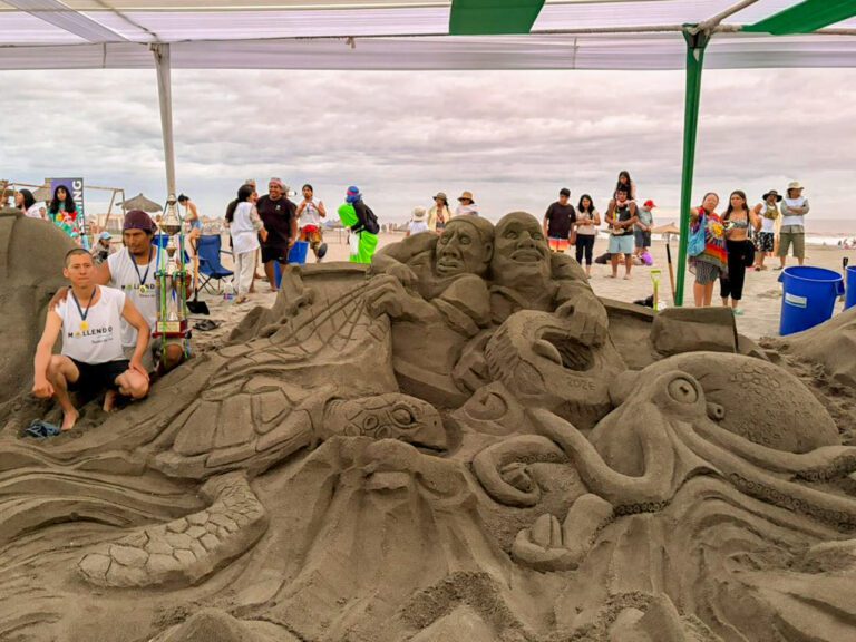 Escultores en arena destacan en playa mollendina