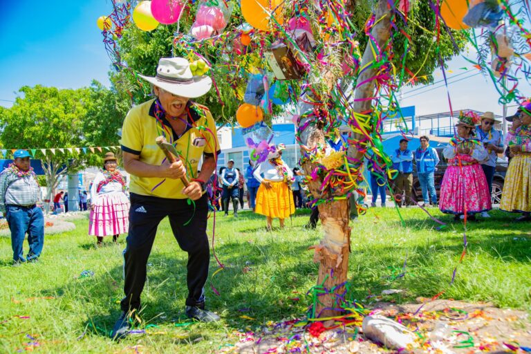 Adultos mayores recrearon el ‘Pukllay Auqui’ por carnavales en San Antonio