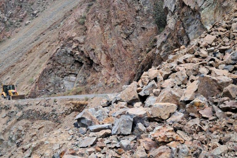 Deslizamiento aísla Cachi y Huatahua en Matalaque