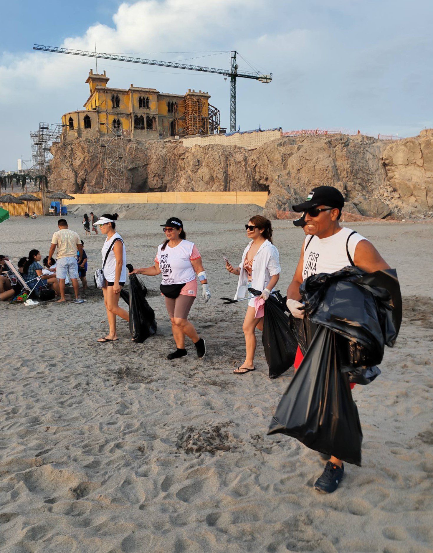 Ecogreen limpieza en playas de Mollendo 2026 1 e1770350200741 La Prensa Regional