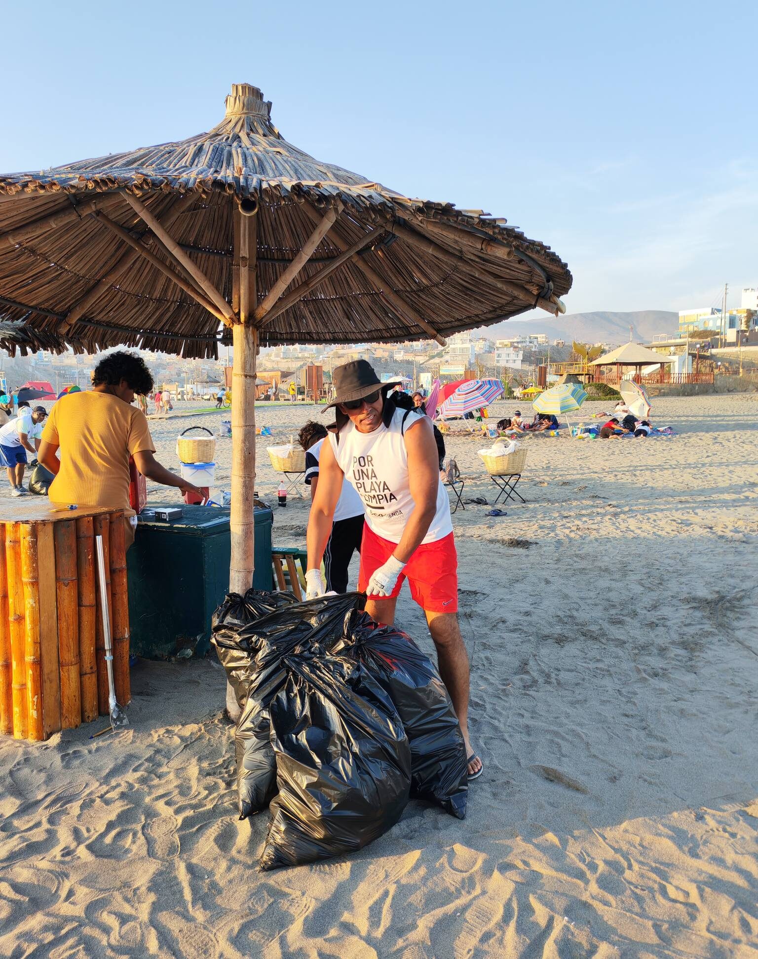 Ecogreen limpieza en playas de Mollendo 2026 3 e1770350325550 La Prensa Regional