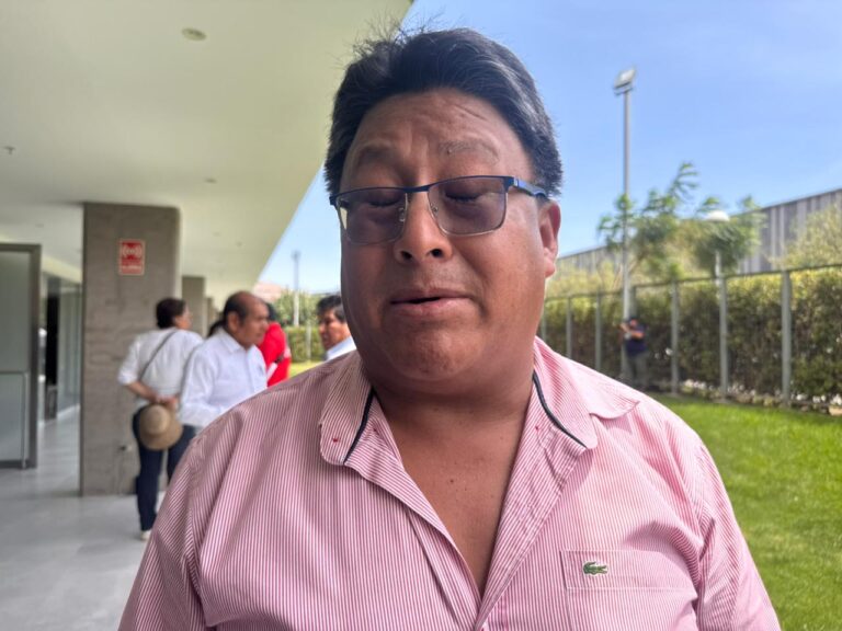 Trinquetes Políticos: Torata: promesas sobre el agua…