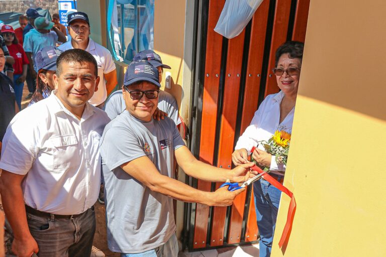 Dos familias acceden a módulos de vivienda en Islay-Matarani