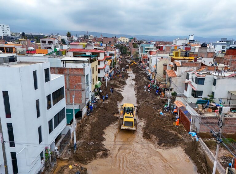 Declaran en emergencia diversos distritos de 14 regiones ante intensas lluvias