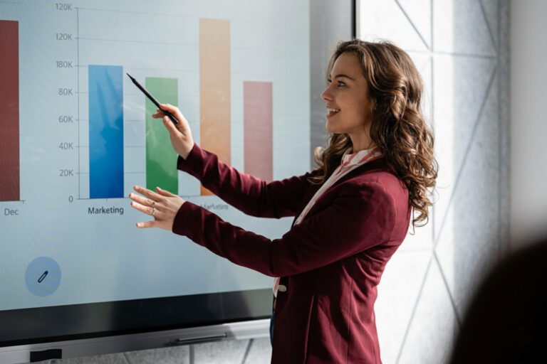 Cómo las pizarras digitales están transformando el aprendizaje interactivo en Perú