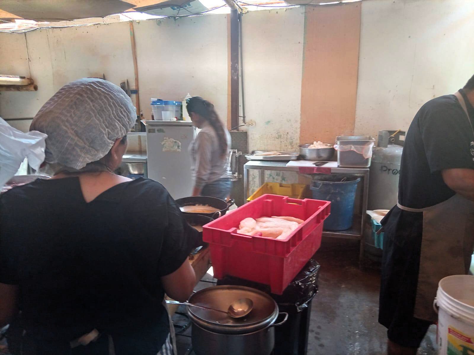 Inspeccionan tres restaurantes en playa Catarindo 1 Inspeccion restaurantes Catarindo Red de Salud La Prensa Regional