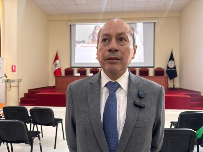 Capacitan a directores para implementar juez de paz escolar en Moquegua