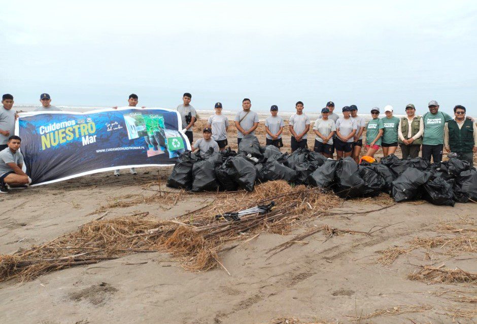 Limpian desembocadura del río Tambo en torno al santuario lagunas de Mejía 2 Limpieza lagunas de Mejia Sernanp 28022026 3 La Prensa Regional