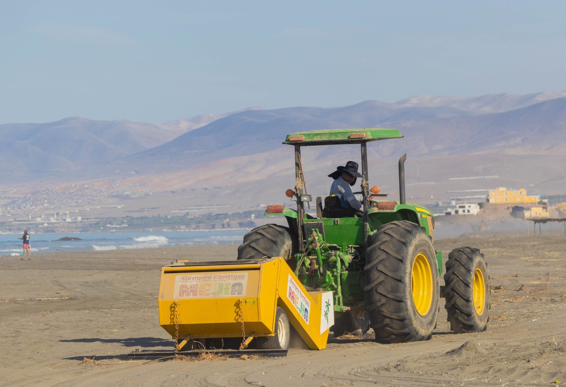 Limpieza playa El Conto Mejia 2 e1770351800818 La Prensa Regional