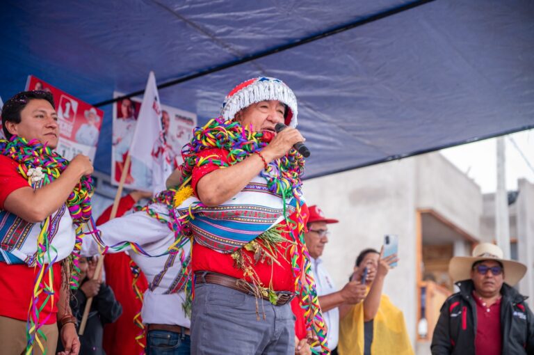 Trinquetes Políticos: Vizcarra se aleja de la punta…