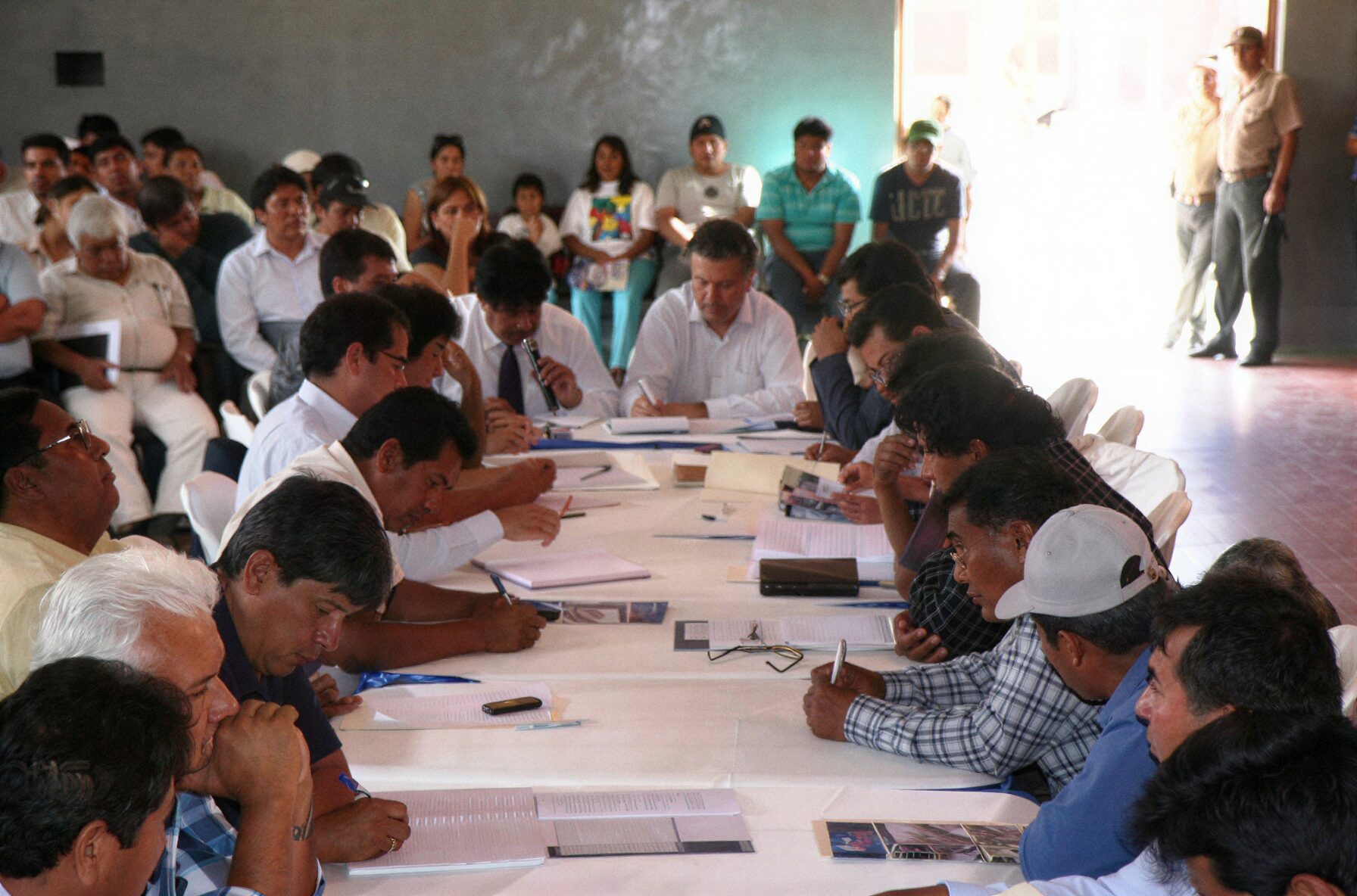 Trinquetes Políticos: Torata: promesas sobre el agua… 1 Mesa de dialogo Quellaveco Moquegua 2012 a La Prensa Regional