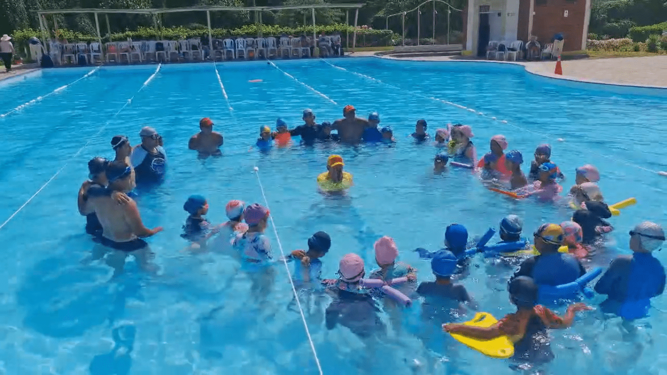 Mejía: 49 niños se gradúan como “mini salvavidas” en vacaciones útiles de la PNP 1 Minisalvavidas Mejia PNP 27022026 3 La Prensa Regional