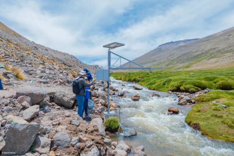 Monitoreo hidrológico en la Comunidad Campesina de Asana fortalece la gestión sostenible del agua