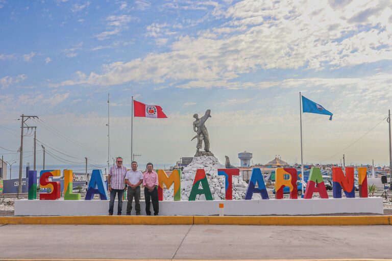 Inauguran estatua en honor a pescadores artesanales de Islay-Matarani