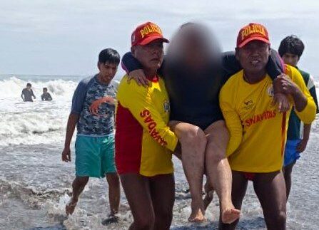 Mollendo: rescatan a adulta mayor que cayó en la playa