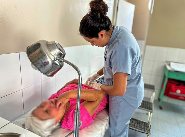 Mejía suma un médico a su puesto de salud