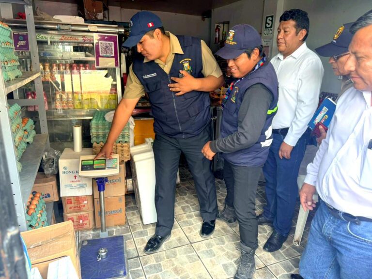 Decomisan balanza adulterada en operativo en el Mercado Central