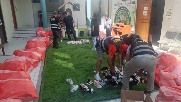 Incautan zapatillas de dudosa procedencia en tienda céntrica de Mollendo
