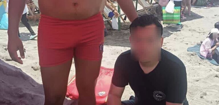 Primera playa de Mollendo: rescatan a bañista arrastrado mar adentro