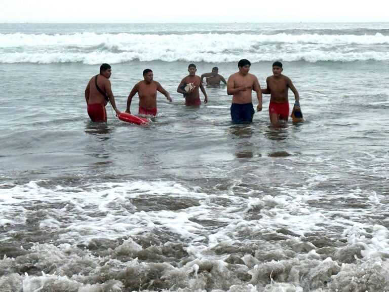 Siete personas estuvieron a punto de ahogarse en playa Pozo de Lisas