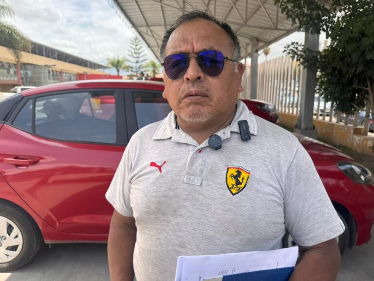 Taxistas mantendrán tarifas elevadas ante persistente escasez de combustible