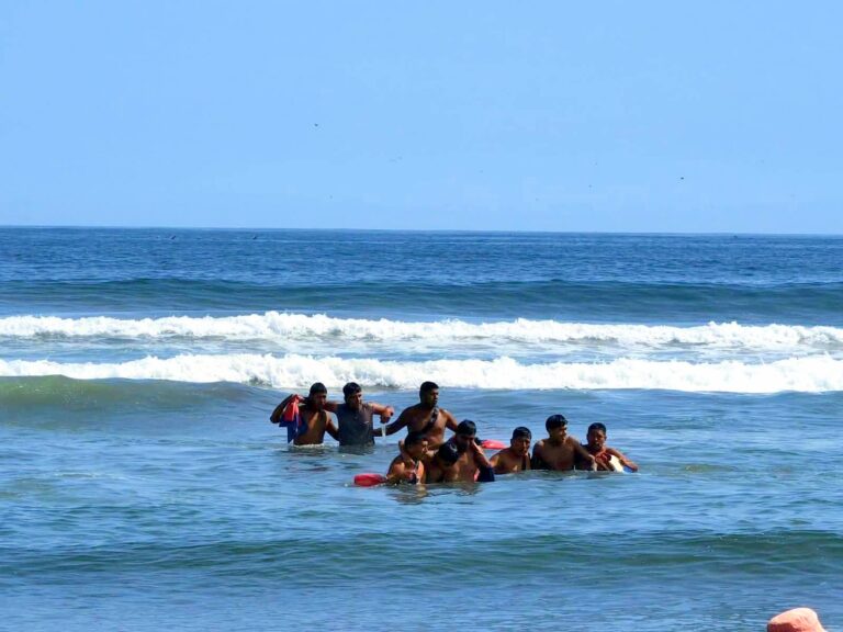 Siete personas estuvieron a punto de ahogarse en playas de Ilo