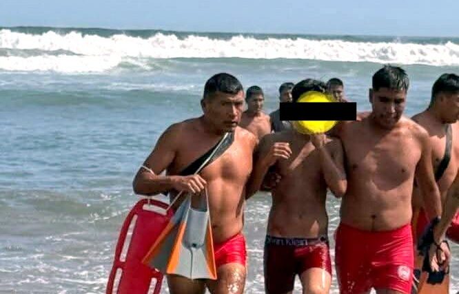 Unidad de salvataje rescata a dos extranjeros en playa Pozo de Lisas