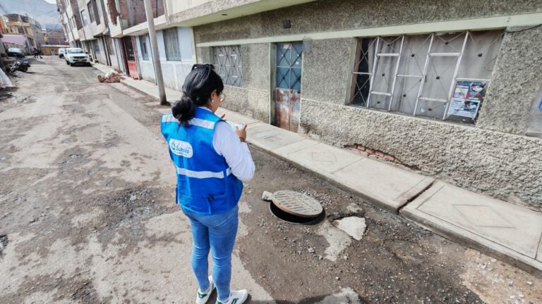 Sunass advierte riesgos por abrir buzones de desagüe durante lluvias intensas