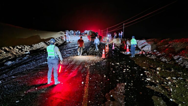 Despiste y volcadura en la Costanera Norte deja una mujer fallecida y conductor detenido