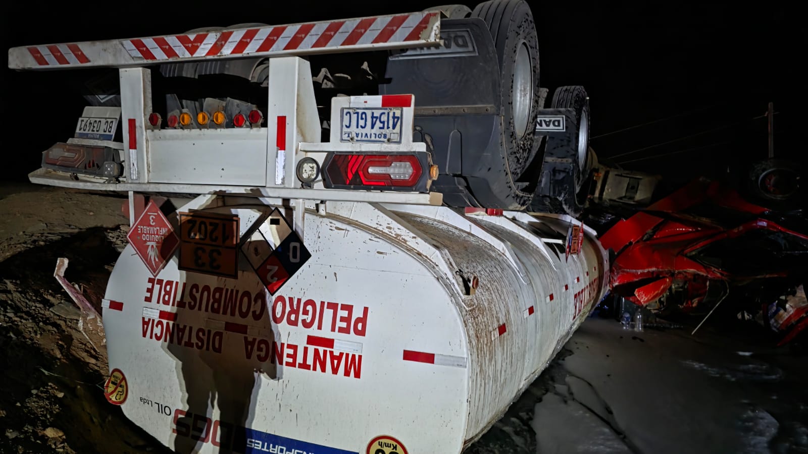 Despiste y volcadura en la Costanera Norte deja una mujer fallecida y conductor detenido 2 Volcadura de cisterna de Bolia deja un muerto via Mollendo Ilo 19022026 3 La Prensa Regional